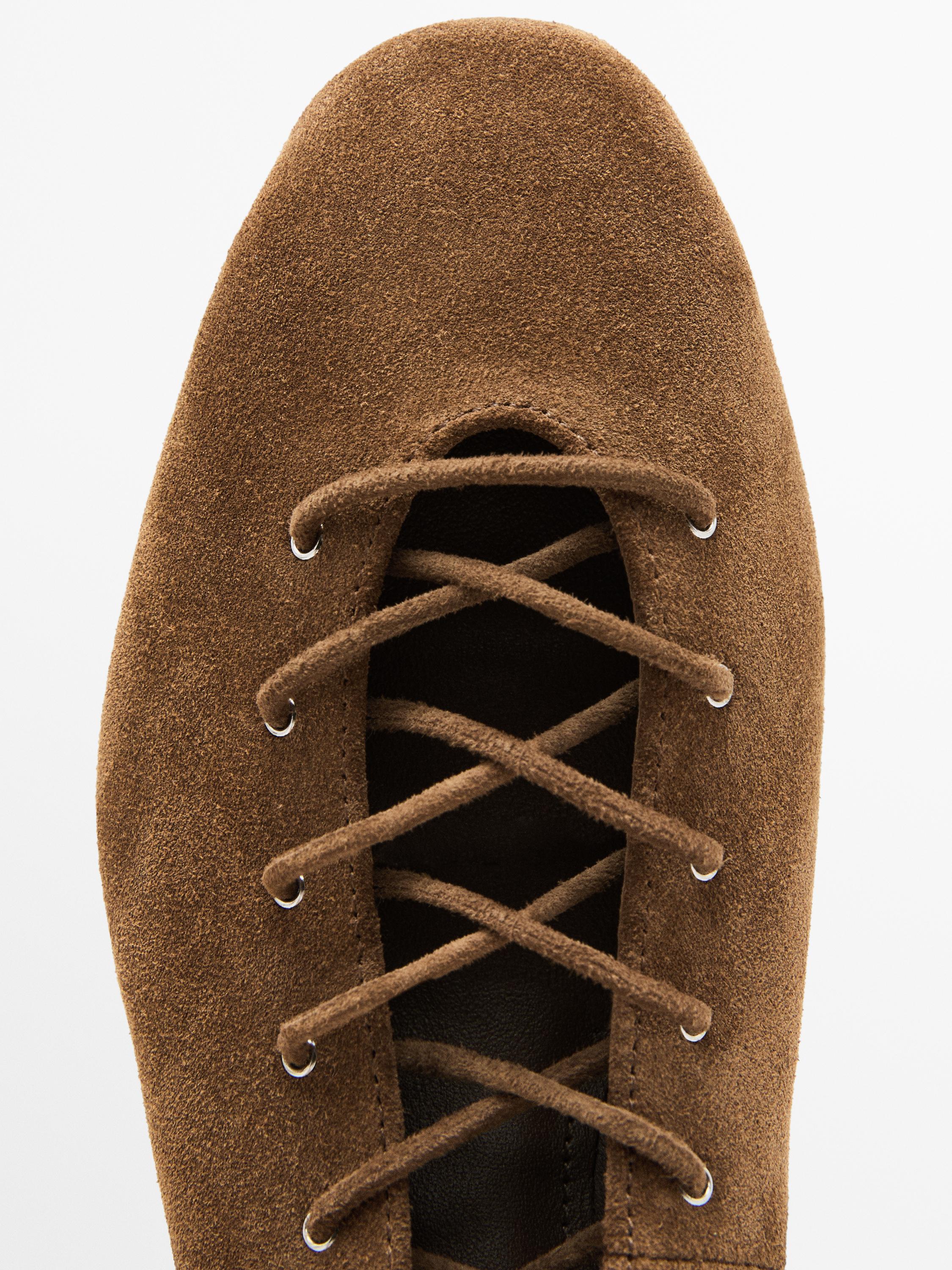 Chaussure à talon avec lacets